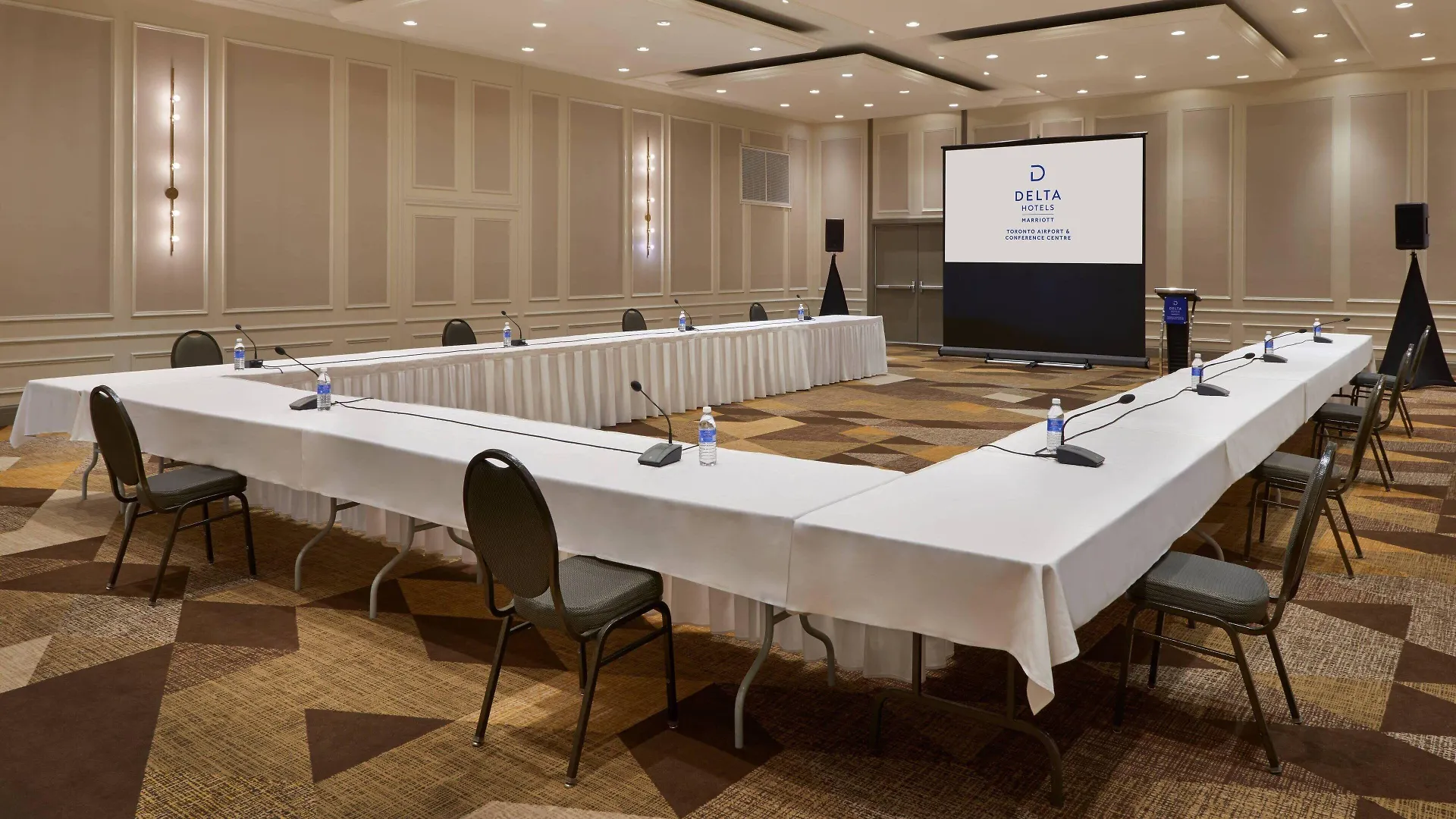 デルタ ホテルズ バイ マリオット トロント エアポート ＆ カンファレンス センター ホテル