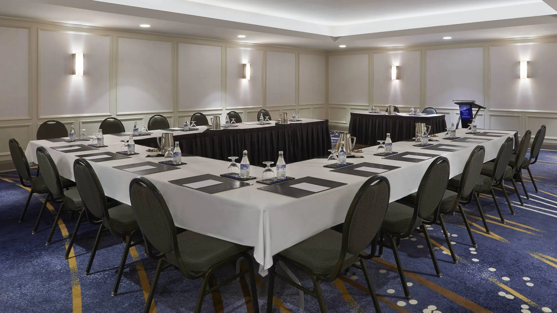 デルタ ホテルズ バイ マリオット トロント エアポート ＆ カンファレンス センター 4*,